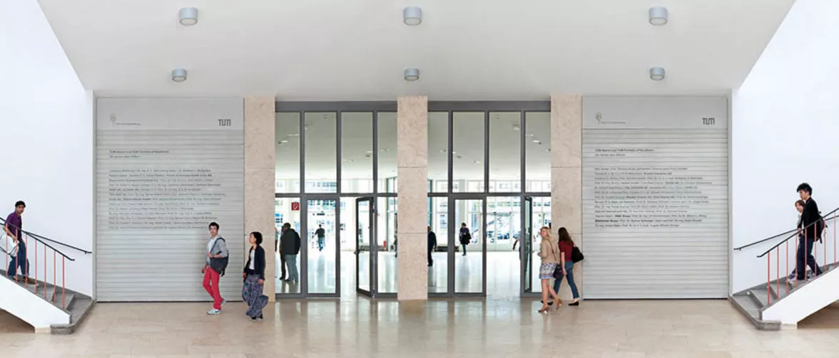 We say thank you! - The names of the founders of the TUM University Foundation are displayed on the Wall of Honor. - Photo: Uli Benz / TUM